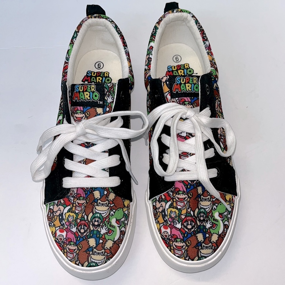 Official Nintendo Ground Up Super
Mario Lace Up Shoes Kids Size 6